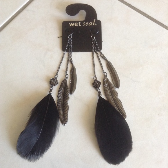 New Black Feather Charm Earrings - Picture 4 of 5